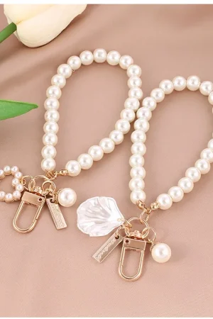 Cute Pearl Keychain Luxury Women Jewelry Shiny Pearl Bead Shell Phone Bag Backpack Charm Accessory Car Key Key Chain Pendant